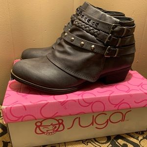 Women’s Sugar grey Boots Size 8